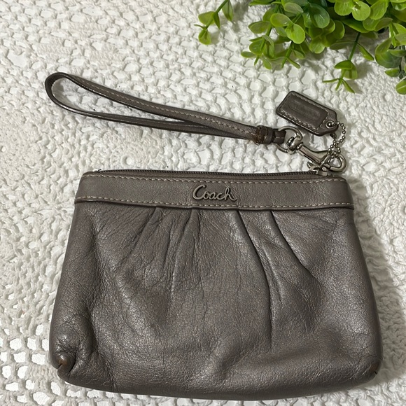 Coach leather wristlet - Picture 1 of 7